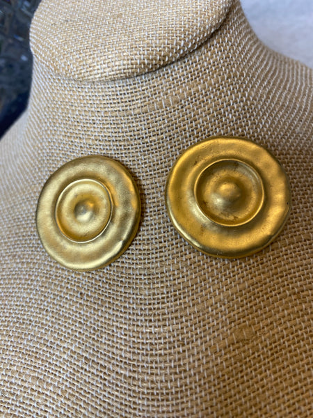 Vintage gold metal raised circle earrings