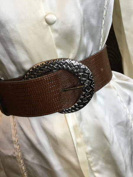Vintage leather brown embodded belt