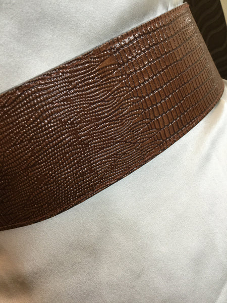 Vintage leather brown embodded belt