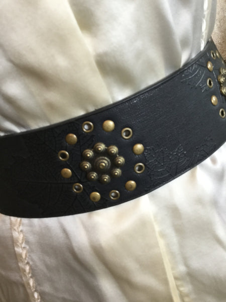 V leather stud wide black belt
