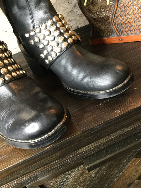 Black leather stud shoes
