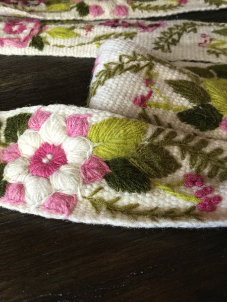 Cream floral embroidered belt