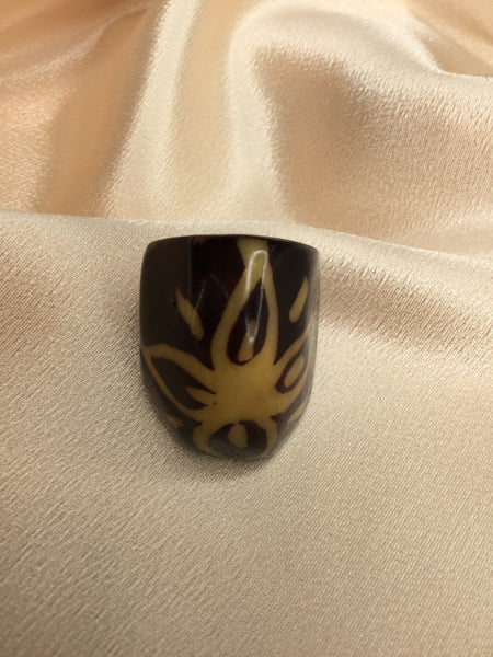 Vintage Africa Flower Acrylic Ring