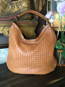 Tan woven v leather handbag