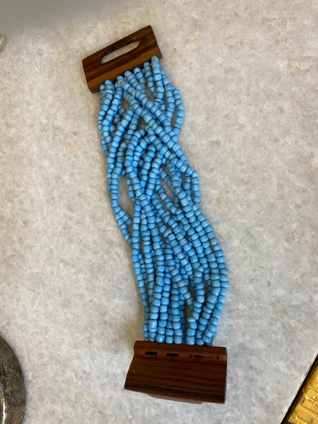 Wood buckle light blue stretch bracelet