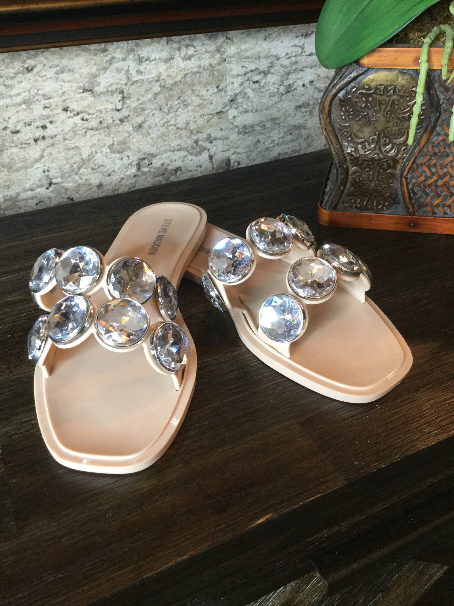 Cream big jewel slide in sandals Sz 8