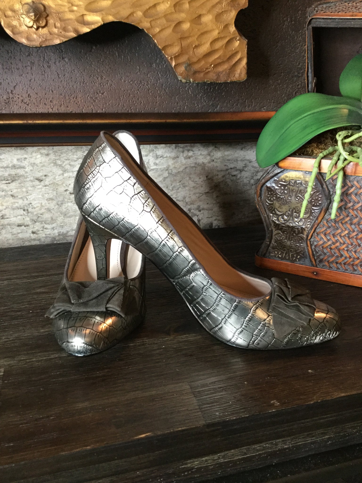 Metallic croc print bow heels Sz 10