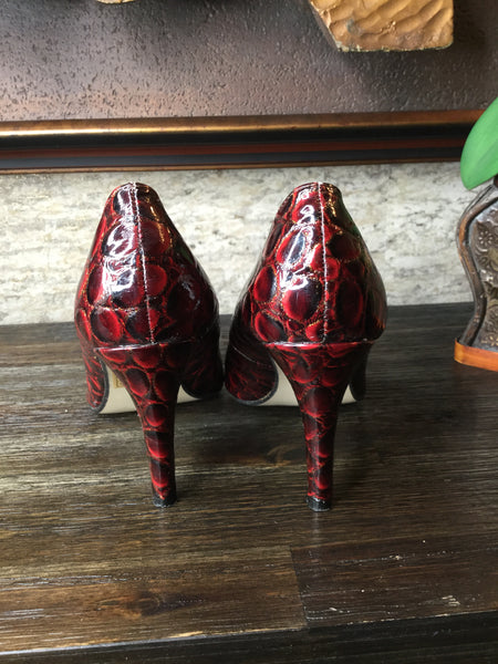 Red black emboss pointy toe heels