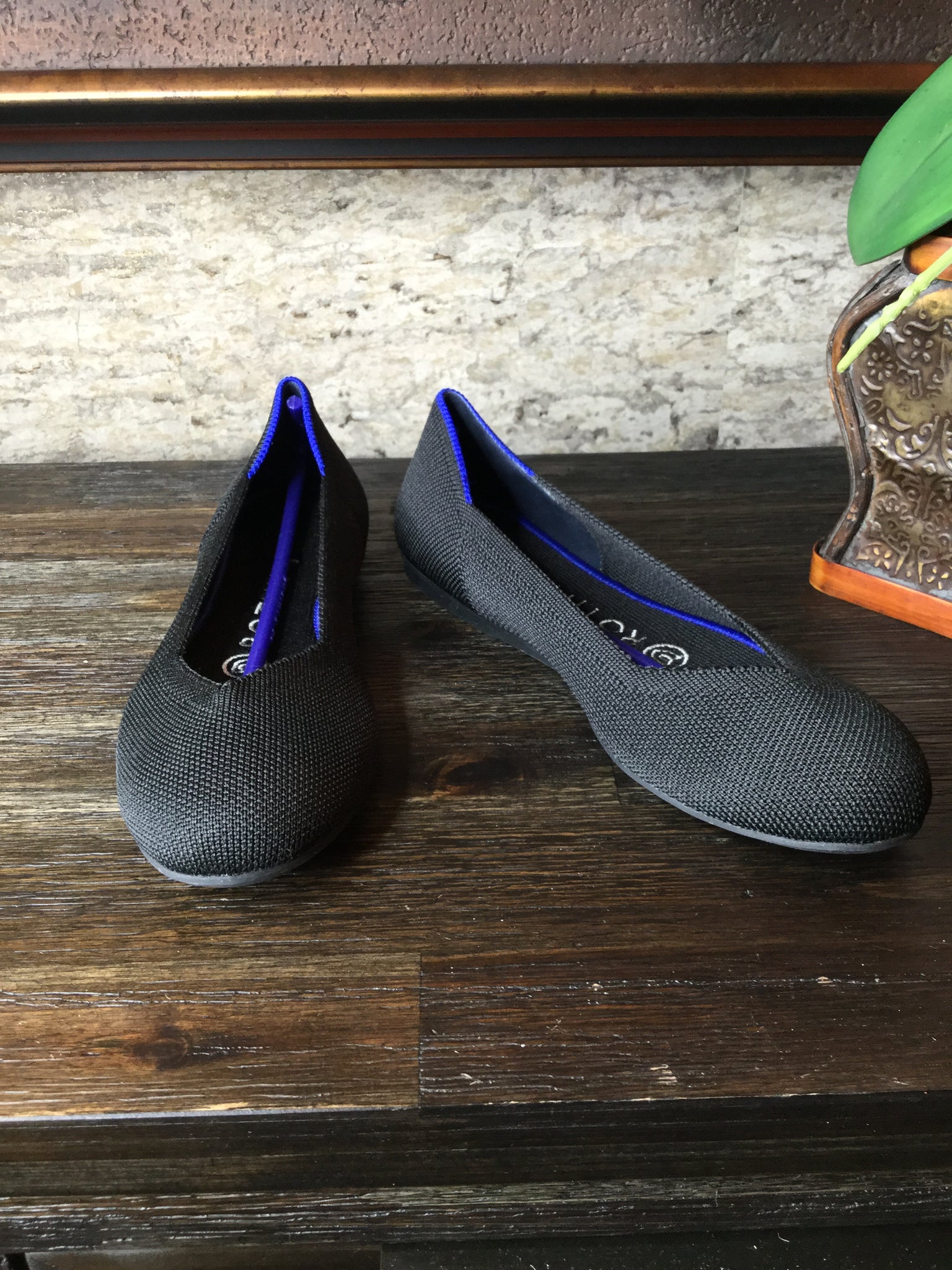 New black comfort flat shoes