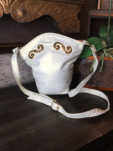Vingtage cream pearl gold hardware Handbags