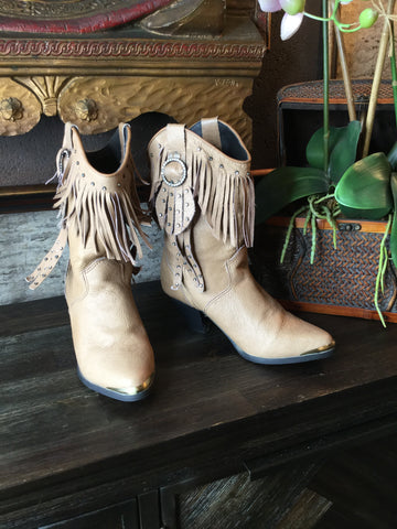 Beautiful tan sotf leather jewel fringe cowboy boots