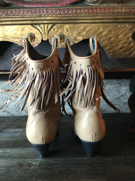 Beautiful tan sotf leather jewel fringe cowboy boots
