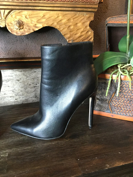 Beautiful black V leather ankle boots