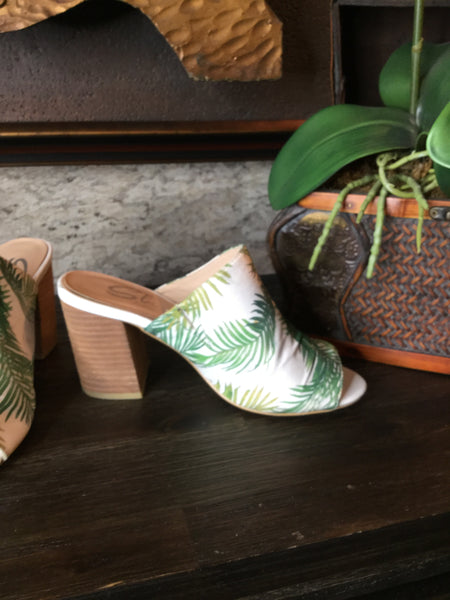 Leaf pineapple print slid in heels