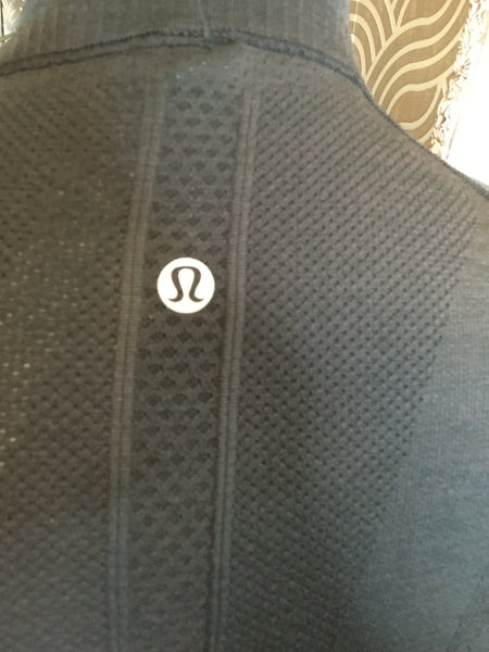 Black teal logo bee print athletic top