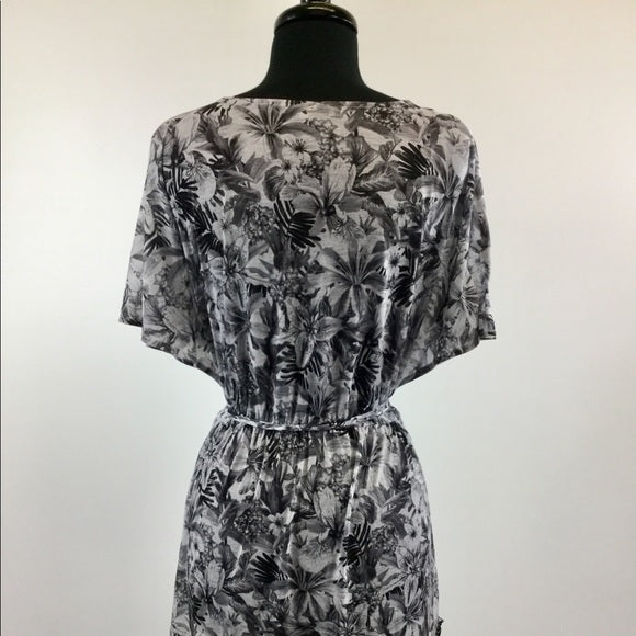 Floral Gray and White Dress Size S (B-95)