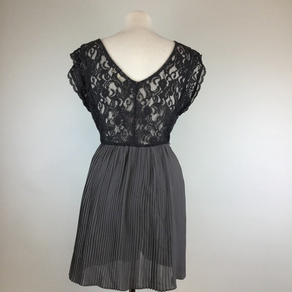 Gray/Black Lace Short Sleeve Dress Size L