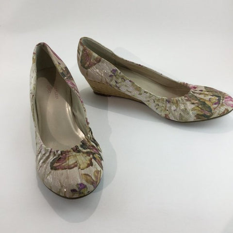 Floral print short wedge heel Size 9.5