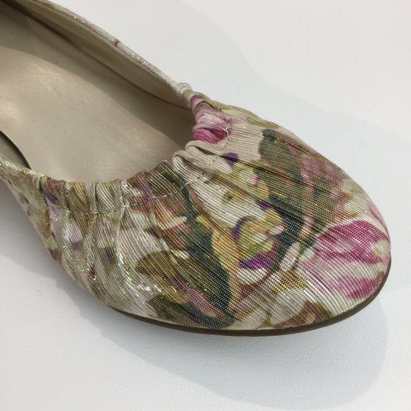 Floral print short wedge heel Size 9.5