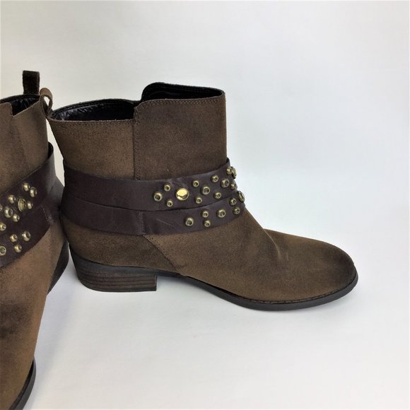 Studded ankle buckled straps boots
