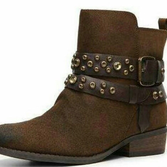 Studded ankle buckled straps boots
